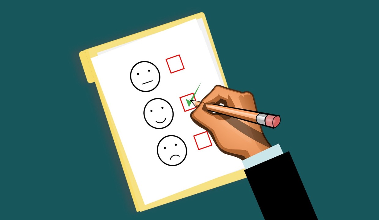 Cartoon customer service survey. Three answers - smiley face, sad face, and unemotional face